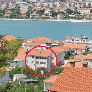 apartments-belas.hotels-in-trogir.com/